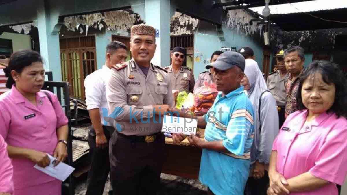 Ini Yang dilakukan Polsek Bontang Selatan, Untuk Hapus Kesedihan Korban Kebakaran kutim post Ini Yang dilakukan Polsek Bontang Selatan, Untuk Hapus Kesedihan Korban Kebakaran kutim post