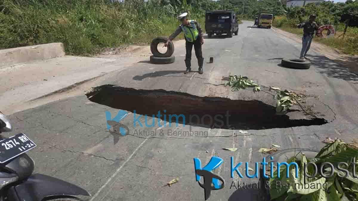 Hati hati Jalan Poros Sangatta Bontang KM 7 Ambles Kutim Post Hati hati Jalan Poros Sangatta Bontang KM 7 Ambles Kutim Post