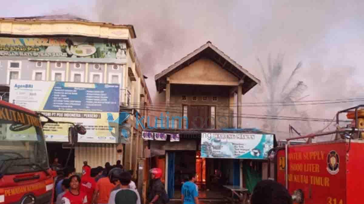 Kebakaran Rumah Barakan dan Rumah Tunggal Milik Warga di Jl Yos Sudarso 1 Kebakaran Rumah Barakan dan Rumah Tunggal Milik Warga di Jl. Yos Sudarso 1