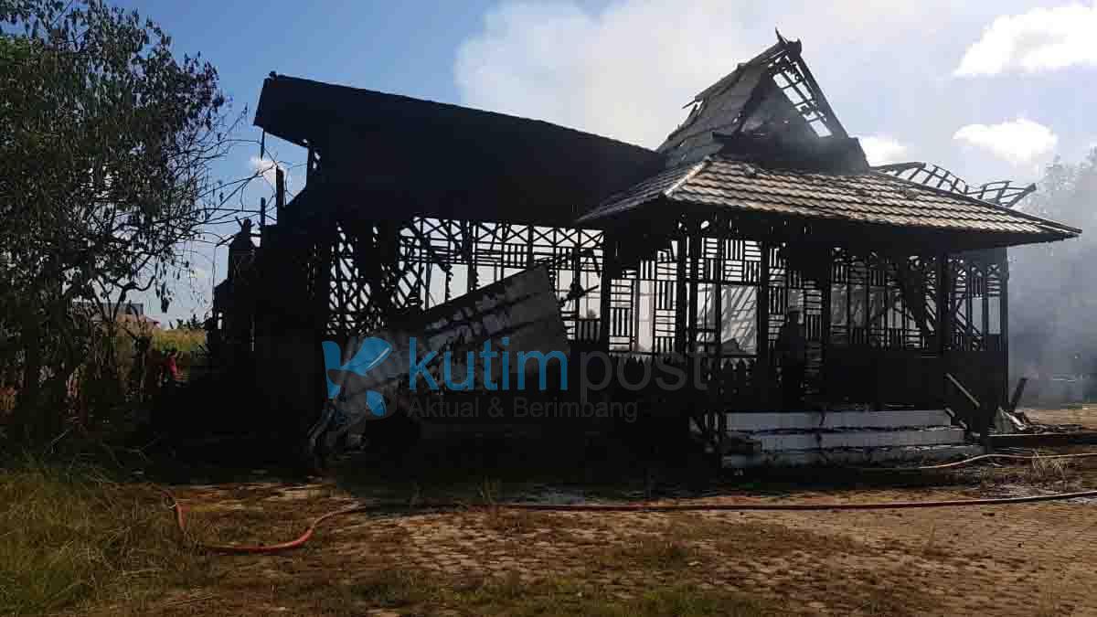 Akibat Konslet Listrik 1 Rumah Ludes Terbakar di Jl AW Syahranie Kutim