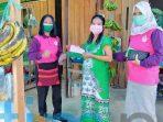 IBI Bagikan Masker Kepada Penjual Kutim Post IBI Bagikan Masker Kepada Penjual Kutim Post