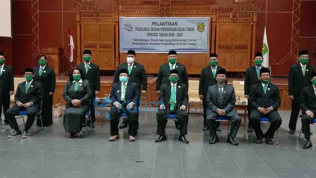 Bupati Ismunandar Lantik Dewan Pendidikan Kutim Bupati Ismunandar Lantik Dewan Pendidikan Kutim