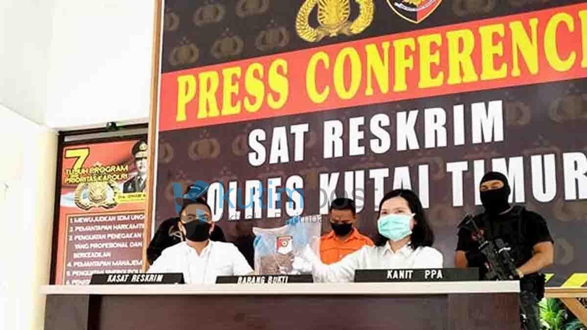 Pria Ini Tega Cabuli Anak Tirinya Yang Duduk Dibangku Sekolah Dasar Pria Ini Tega Cabuli Anak Tirinya Yang Duduk Dibangku Sekolah Dasar