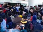 Mahasiswa Kutim Adakan Aksi Unjuk Rasa, Menolak Omnibus Law di Gedung DPRD