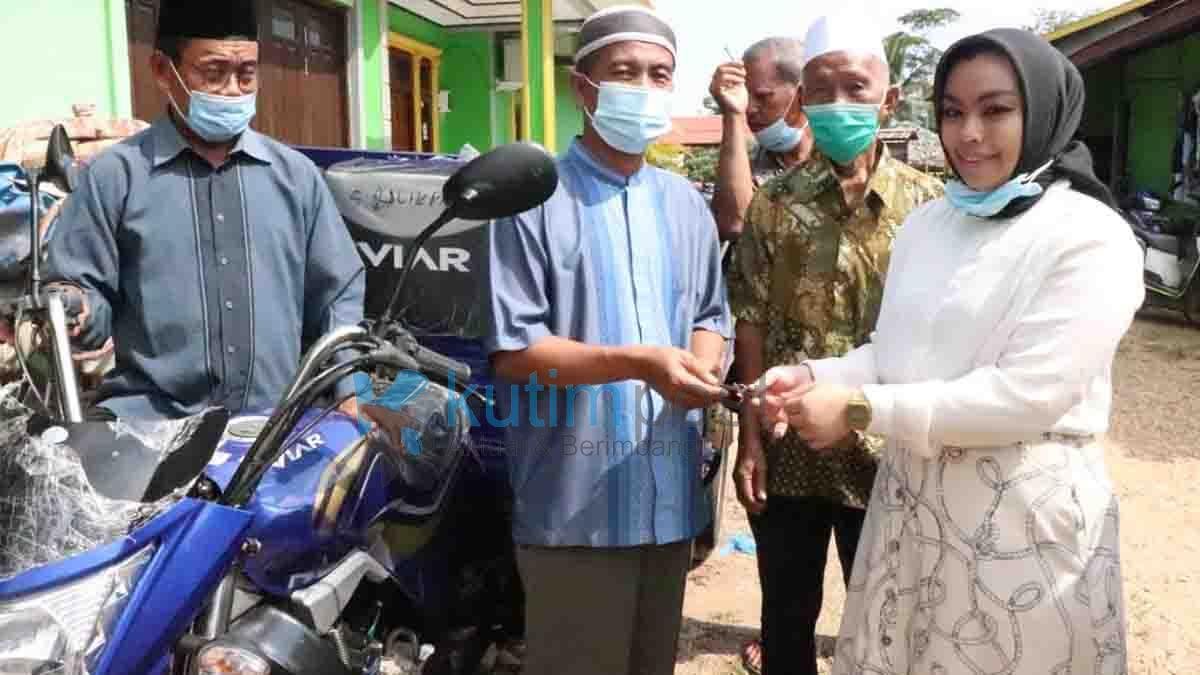 Siti Rizky Amalia Reses Ke Kutim Kunjungi Muara Wahau