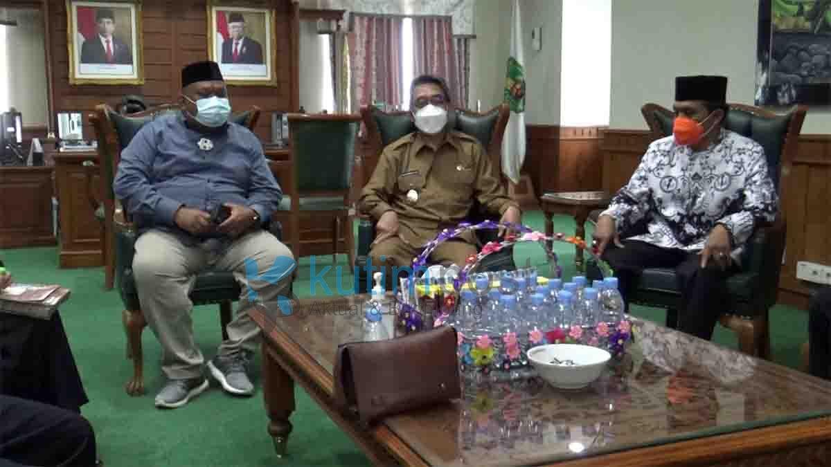 Agusriansyah Kesejahtraan Guru Kontrak atau TK2D Lebih Diperhatikan Agusriansyah Kesejahtraan Guru Kontrak atau TK2D Lebih Diperhatikan