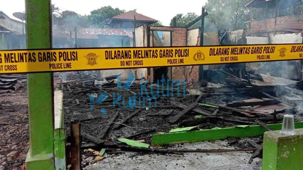 Api Lahap Rumah Barakan di Gang Kutai Indah RT 40 Sangatta Utara