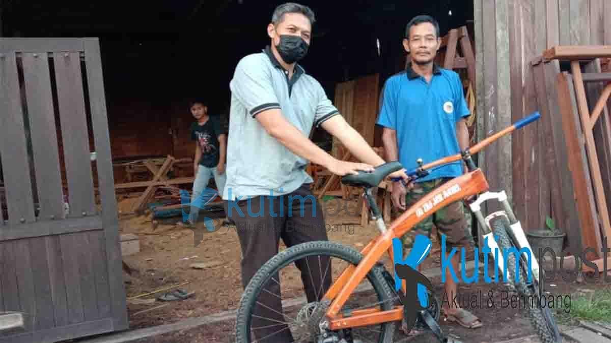 Sepeda Kayu Inovasi Terbaru Karya Warga Sangatta Sepeda Kayu Inovasi Terbaru Karya Warga Sangatta