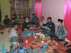 Warga Desa Teluk Pandan Warga Desa Teluk Pandan
