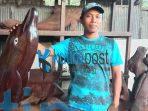 Pengrajin Ukiran Dari Kayu Ulin Minta Dukungan Pemerintah Kutim Pengrajin Ukiran Dari Kayu Ulin Minta Dukungan Pemerintah Kutim