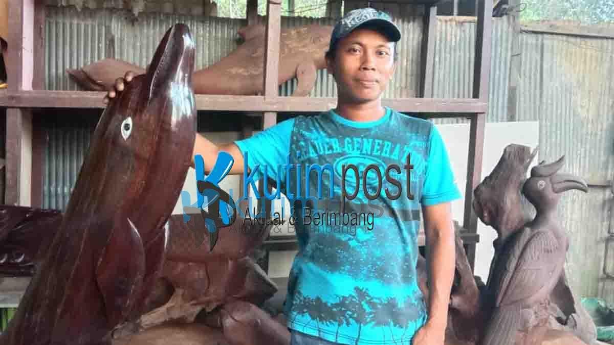Pengrajin Ukiran Dari Kayu Ulin Minta Dukungan Pemerintah Kutim Pengrajin Ukiran Dari Kayu Ulin Minta Dukungan Pemerintah Kutim