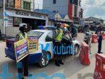 Sat Lantas Polres Kutim Berikan Himbauan Terkait Prokes Di Pasar Ramadan Sat Lantas Polres Kutim Berikan Himbauan Terkait Prokes Di Pasar Ramadan