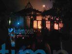 Amukan Si Jago Merah 1 Rumah Dan 2 Motor Ludes Terbakar Amukan Si Jago Merah 1 Rumah Dan 2 Motor Ludes Terbakar