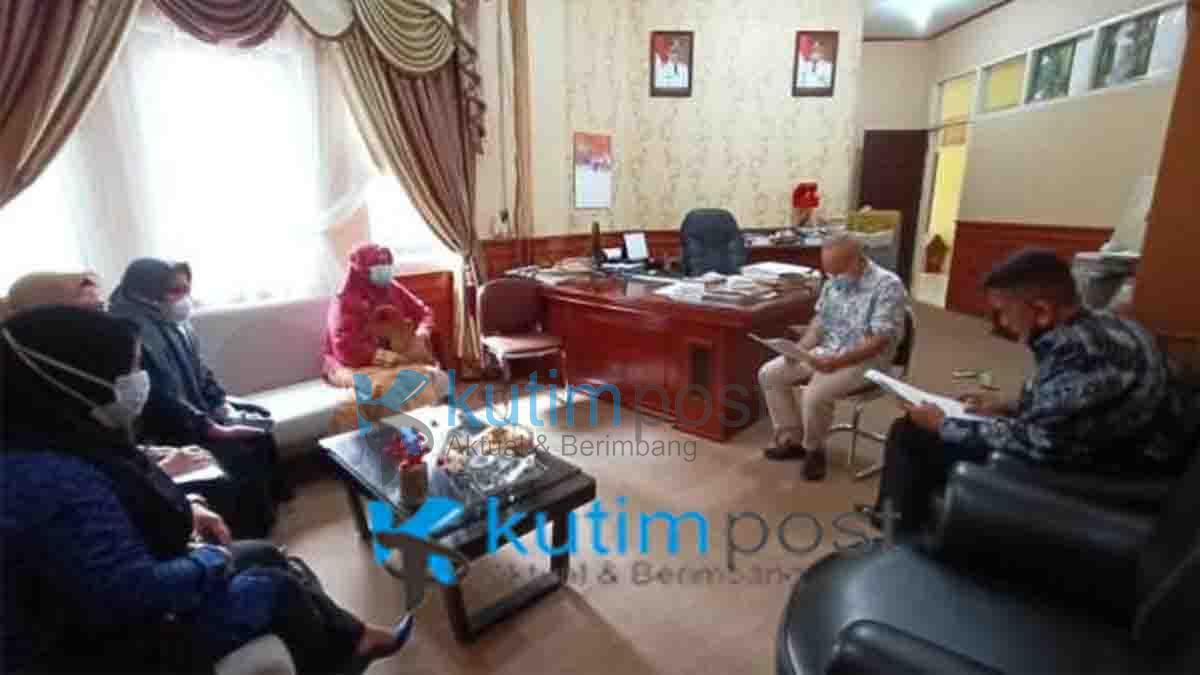 Diskop UKM Mendapat Kunjungan Ketua Dekranasda Kutim