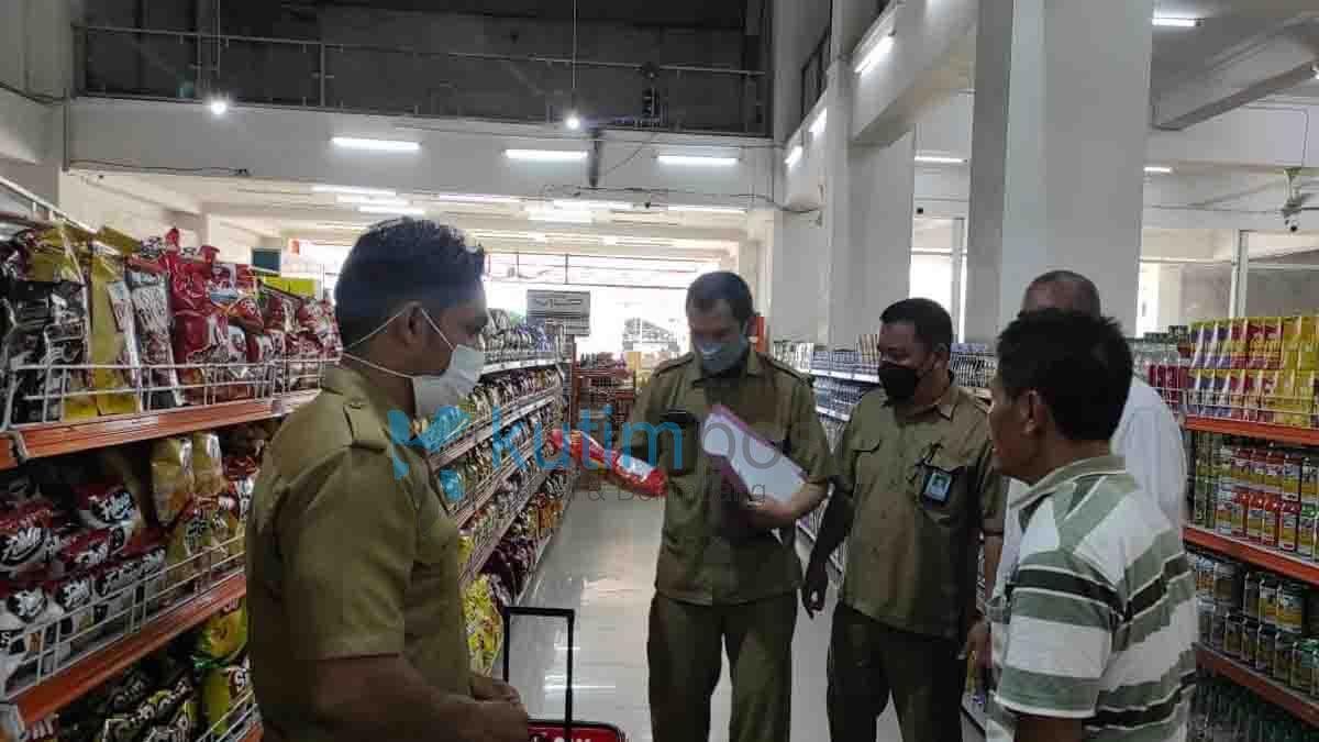 Disperindag Kutim Periksa Barang Toko Menjelang Idul Fitri Disperindag Kutim Periksa Barang Toko Menjelang Idul Fitri