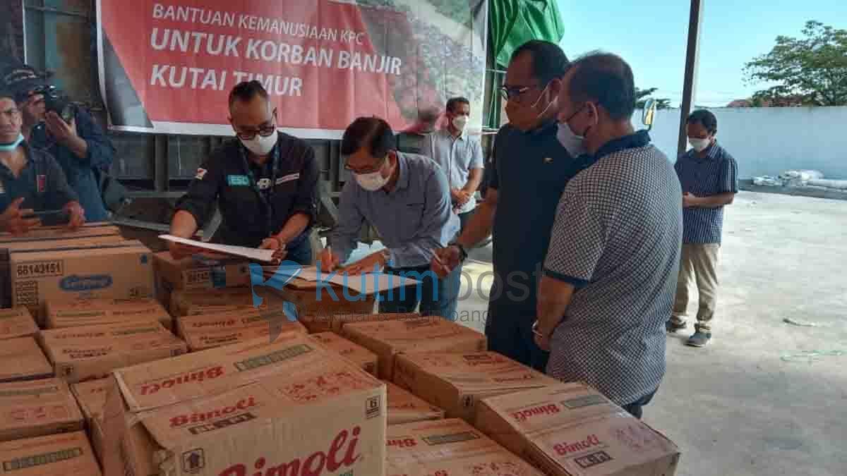 Kaltim Prima Coal Salurkan Bantuan Ke Pemkab Kutim Untuk Korban Banjir di 8 kecamatan di Kutim Kaltim Prima Coal Salurkan Bantuan Ke Pemkab Kutim Untuk Korban Banjir di 8 kecamatan di Kutim