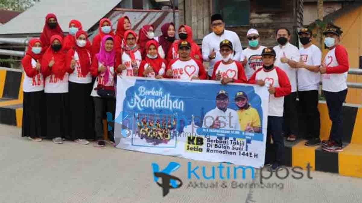 Kasmidi Bersama KB Setia Bagi Takjil Dan Masker Di Jembatan Masabang Kasmidi Bersama KB Setia Bagi Takjil Dan Masker Di Jembatan Masabang