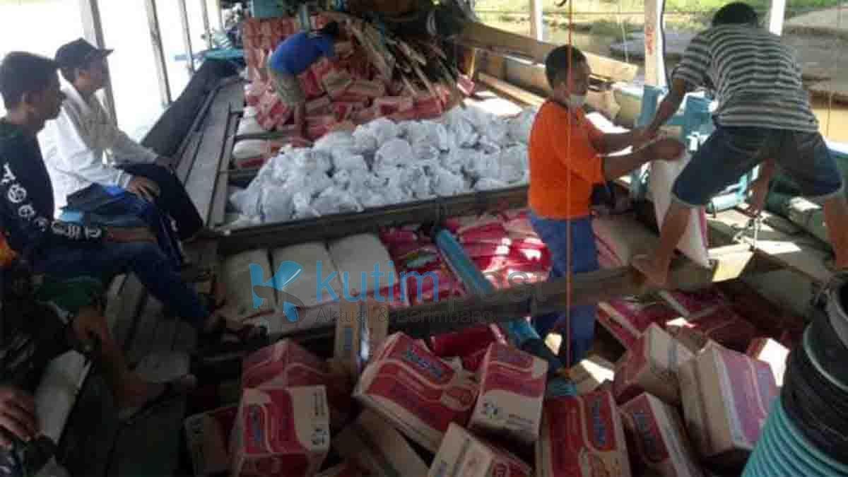 Korban Banjir Muara Ancalong Terima 524 Paket Sembako Dari Dinsos Korban banjir Muara