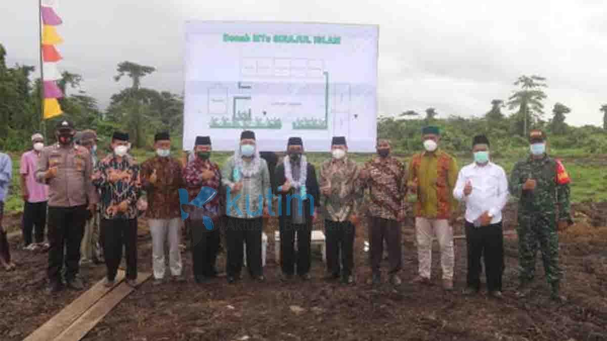 Peletakan Batu Pertama MTs Sandaran Oleh Bupati Kutim Peletakan Batu Pertama MTs Sandaran Oleh Bupati Kutim