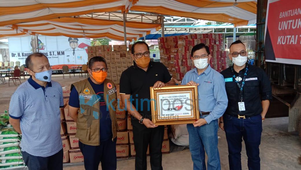 Pemkab Kutim Dapat Bantuan Sembako Dari PT KPC Untuk Korban Banjir Di 8 Kecamatan