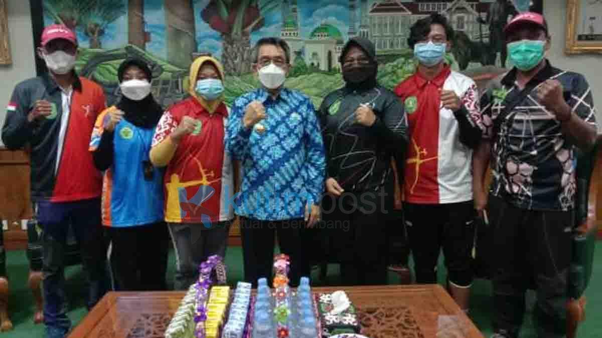 Atlet Panahan Kutim Minta Restu Bupati Sebelum Tanding Atlet Panahan Kutim Minta Restu Bupati Sebelum Tanding