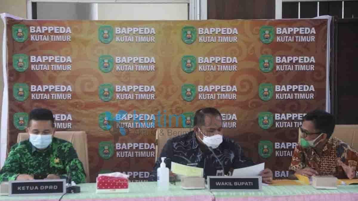 Rapat Konsultasi Publik Tahap 2 Penyempurnaan Dokumen KLHS RPJMD Kutim Rapat Konsultasi Publik