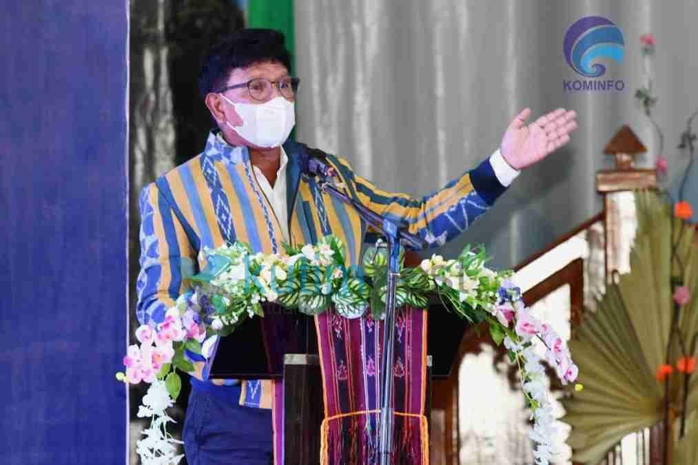 Simultan Bangun Infrastruktur Digital, Menkominfo Target 200 Ribu Masyarakat NTT Terliterasi