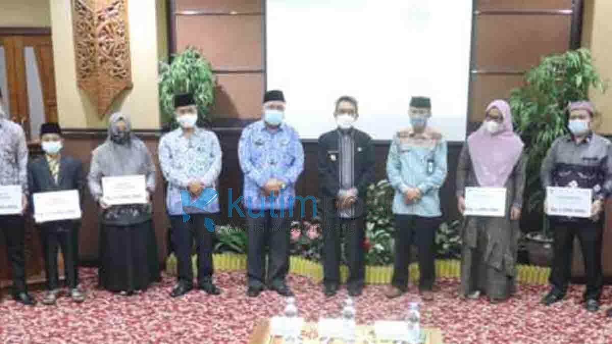 Usai Ikuti MTQ, Kafilah Kutim Dapat Penghargaan Dari Bupati Usai Ikuti MTQ, Kafilah Kutim Dapat Penghargaan Dari Bupati