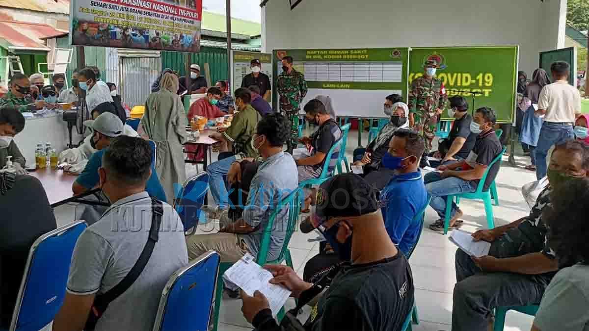 Vaksinasi Massal Di Koramil Sangatta Capai 700 Dalam Sehari Vaksinasi Massal Di Koramil Sangatta Capai 700 Dalam Sehari