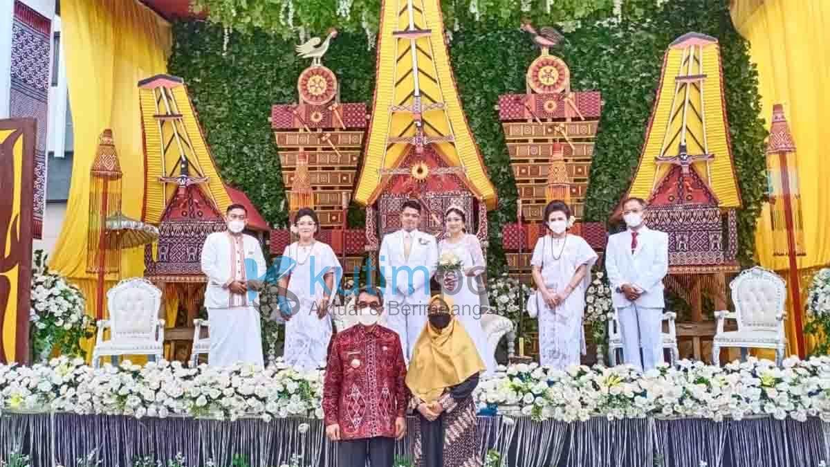 Bupati Hadiri Pernikahan Putra Yusuf Silambi Bupati Hadiri Pernikahan Putra Yusuf Silambi