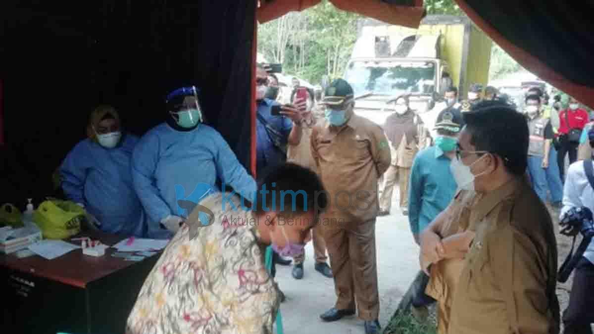 Bupati Tinjau Langsung Pos Penyekatan PPKM Di TNK Bupati Tinjau Langsung Pos Penyekatan PPKM Di TNK