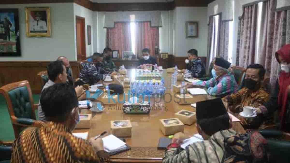 Forkopimda Bahas Kerawanan Daerah dan Penanganan COVID-19 Forkopimda Bahas Kerawanan Daerah dan Penanganan COVID-19