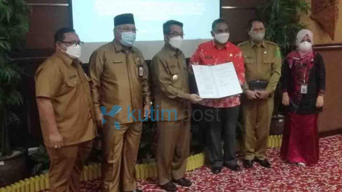 MoU Pemkab Kutim dan Pemprop Kaltim Terkait Pembangunan Daerah MoU Pemkab Kutim dan Pemprop Kaltim Terkait Pembangunan Daerah