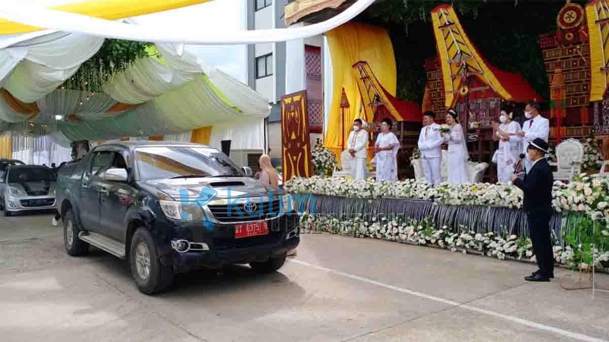 Unik, Pernikahan Drive Thru Pertama Di Kutim