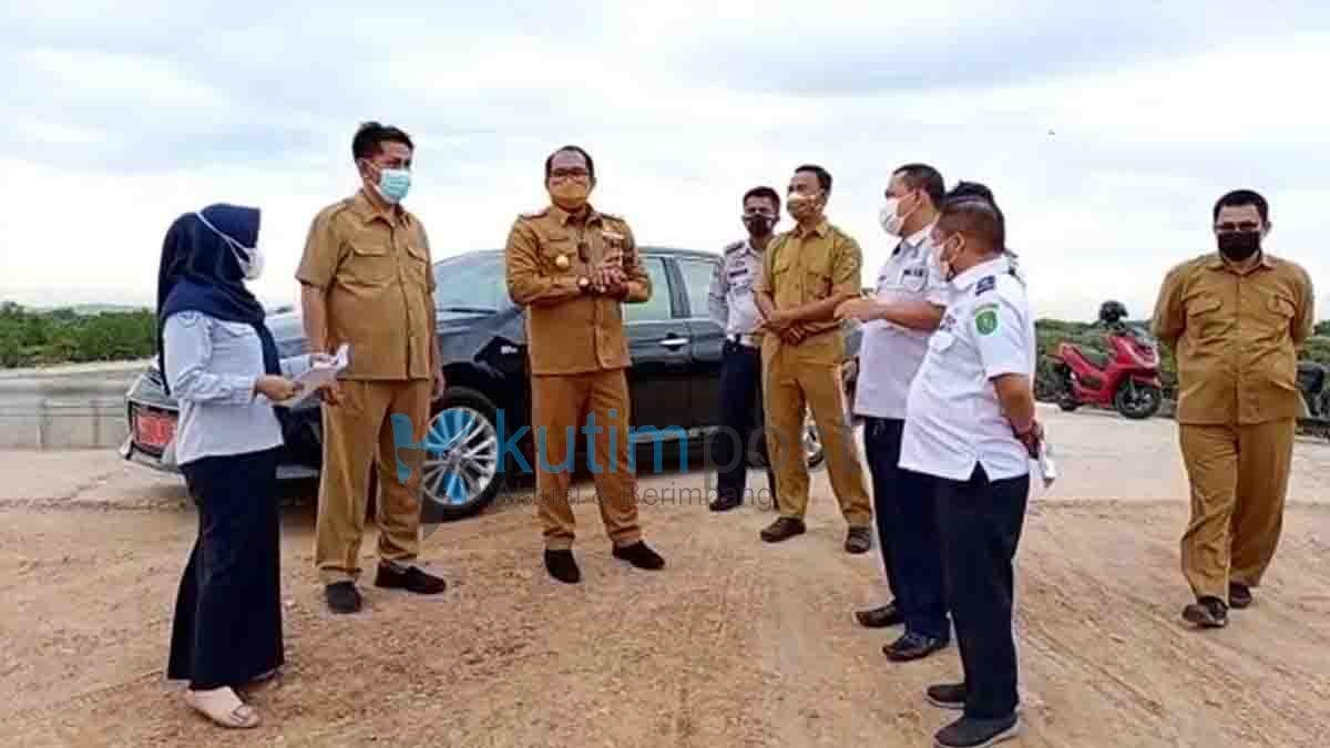 Wabup Tinjau Jalan Penghubung Pelabuhan Wabup Tinjau Jalan Penghubung Pelabuhan