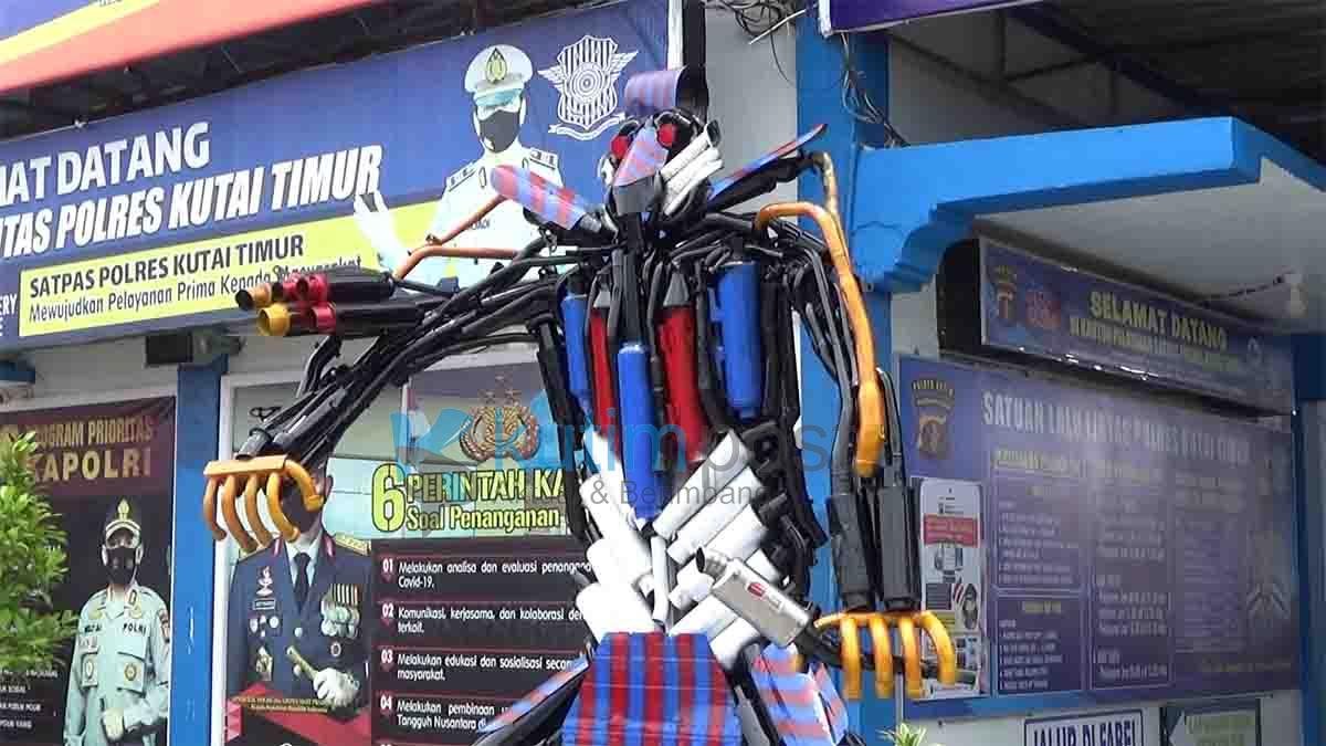 Hut Lalulintas Ke 66 Polres Kutim Resmikan Patung Robot Dari Knalpot Sitaan Hut Lalulintas Ke 66 Polres Kutim Resmikan Patung Robot Dari Knalpot