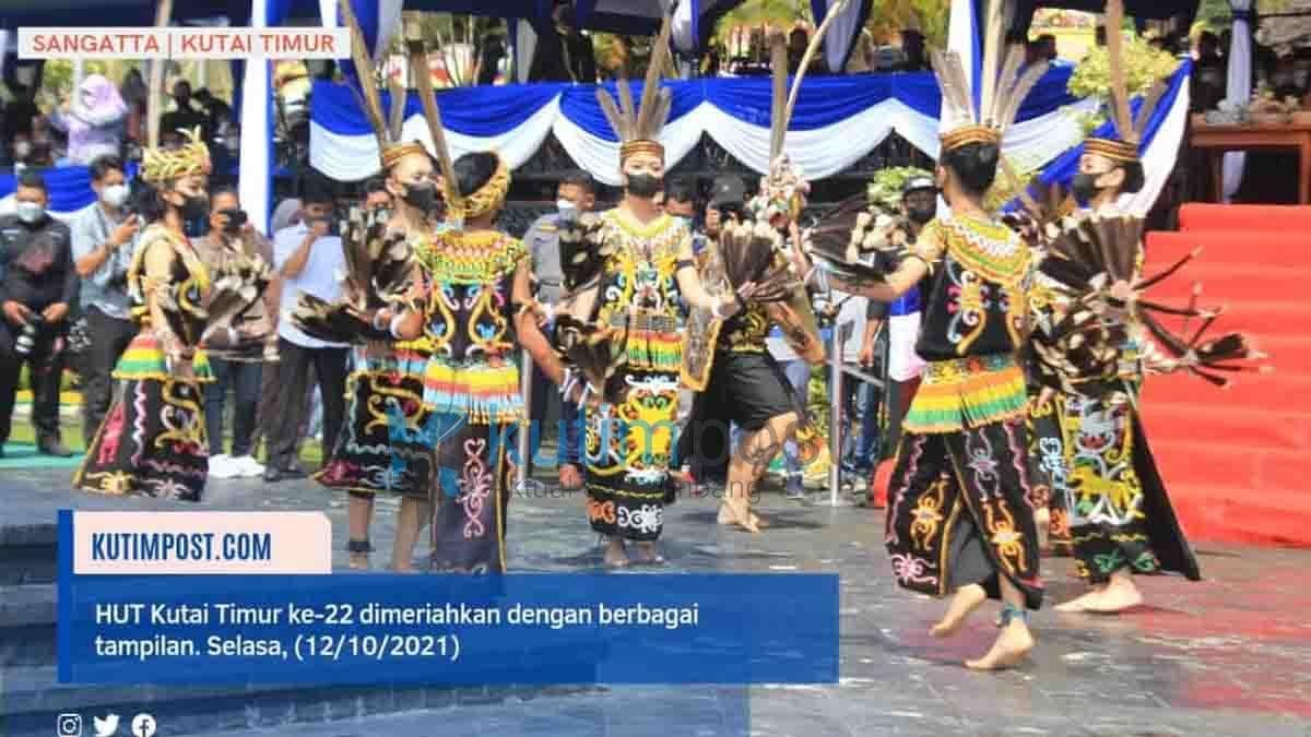 Tarian Adat Meriahkan HUT Kutai Timur ke 22