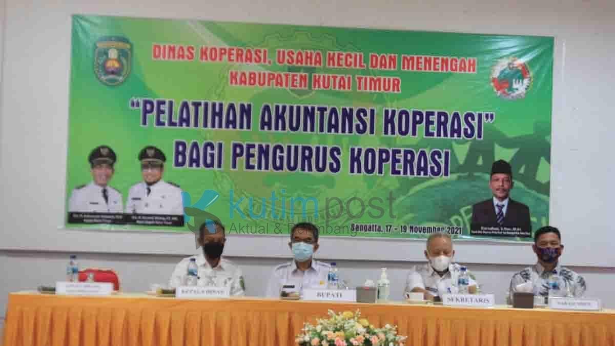 Diskop UKM Kutim Buka Pelatihan Akuntansi Bagi Pengurus Koperasi Diskop UKM Kutim Buka Pelatihan Akuntansi Bagi Pengurus Koperasi