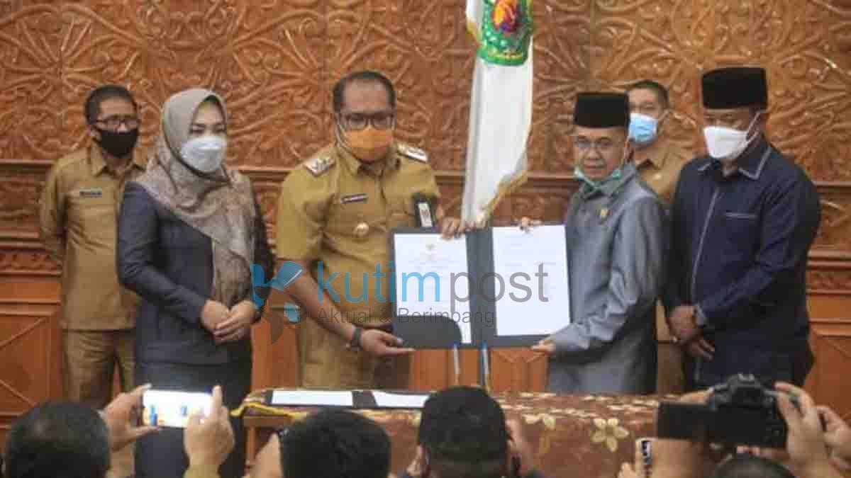 Penandatanganan 19 PROPEMPERDA Tahun 2022 Penandatanganan 19 PROPEMPERDA Tahun 2022