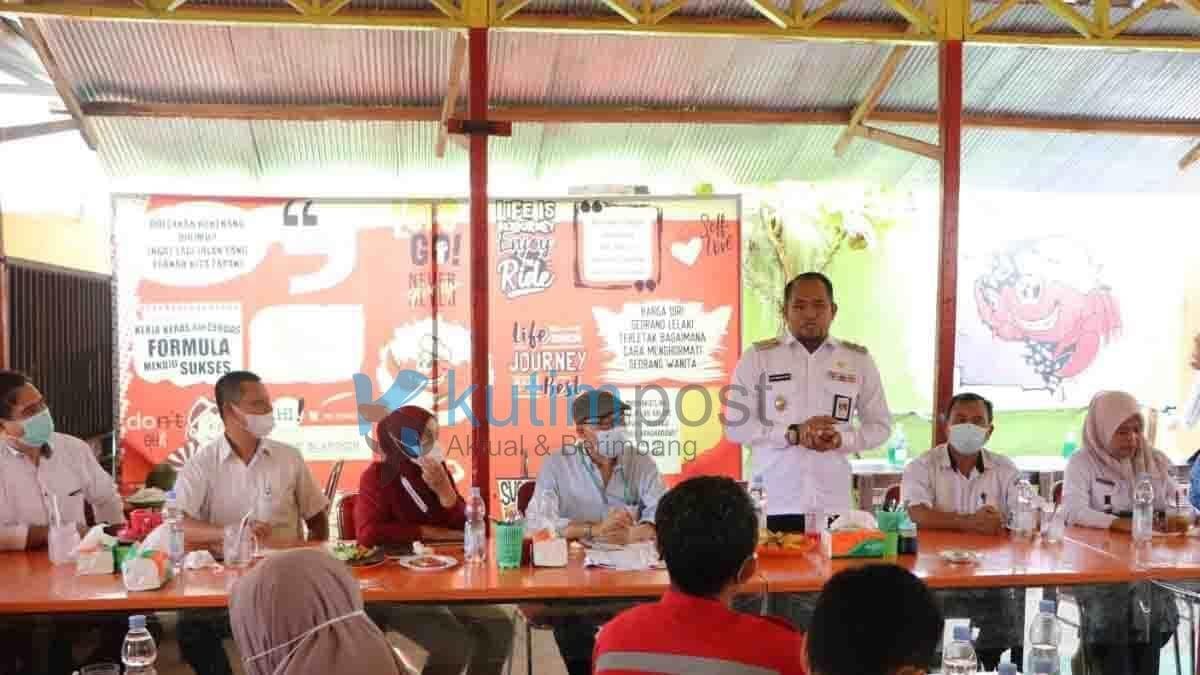 Wabup Ajak Masyarakat Kutim Waspada HIV AIDS (ODHA) Wabup Ajak Masyarakat Kutim Waspada HIV AIDS (ODHA)