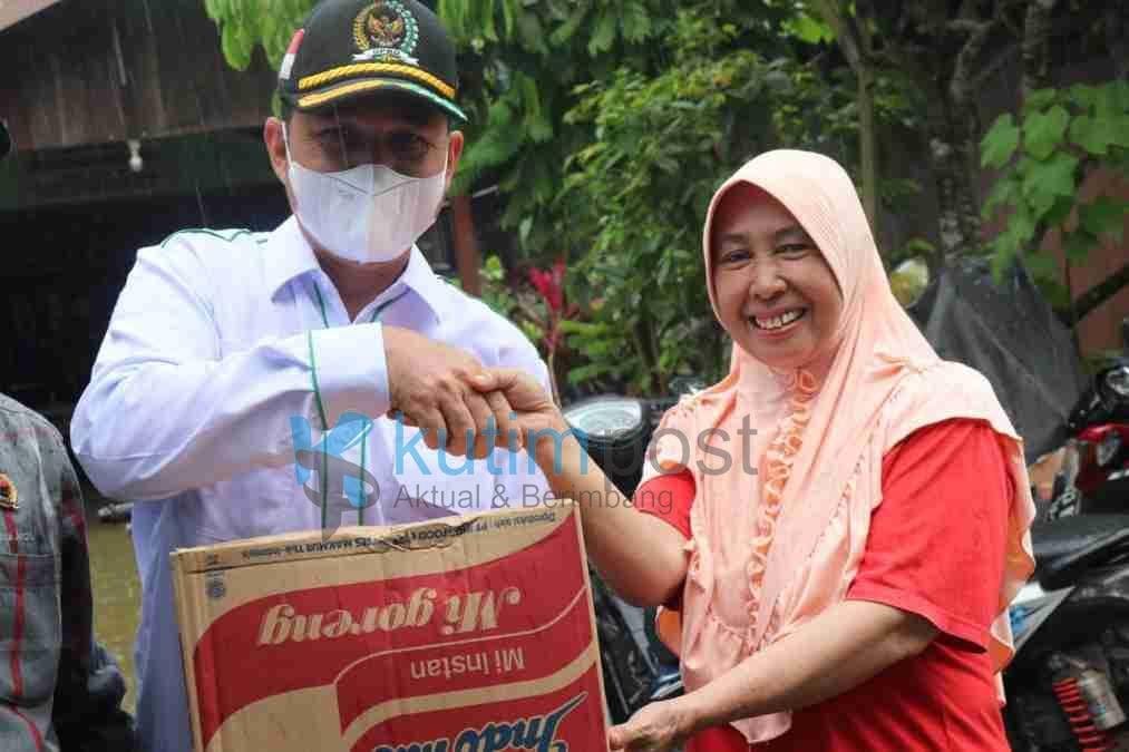 DPRD Kutim Turun Berikan Bantuan Korban Terdampak Banjir di Bengalon