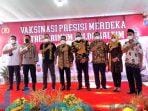 Ditreskrimum Polda Kaltim Gelar Vaksinasi Presisi di SDN 003 Sangatta Utara Ditreskrimum Polda Kaltim Gelar Vaksinasi Presisi di SDN 003 Sangatta Utara
