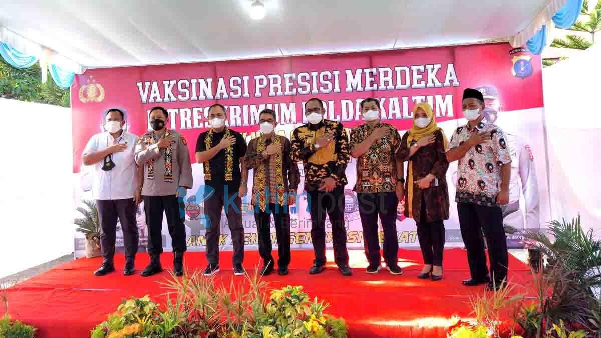 Ditreskrimum Polda Kaltim Gelar Vaksinasi Presisi di SDN 003 Sangatta Utara Ditreskrimum Polda Kaltim Gelar Vaksinasi Presisi di SDN 003 Sangatta Utara