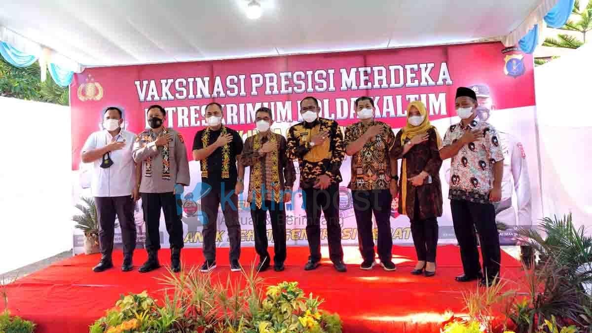 Ditreskrimum Polda Kaltim Gelar Vaksinasi Presisi di SDN 003 Sangatta Utara