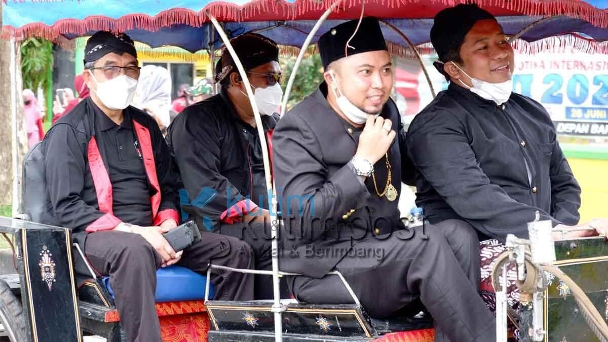 Kirab Budaya Paguyuban Joyoboyo Kediri Hadirkan Kesenian Kuda Lumping Kirab Budaya Paguyuban Joyoboyo Kediri Hadirkan Kesenian Kuda Lumping