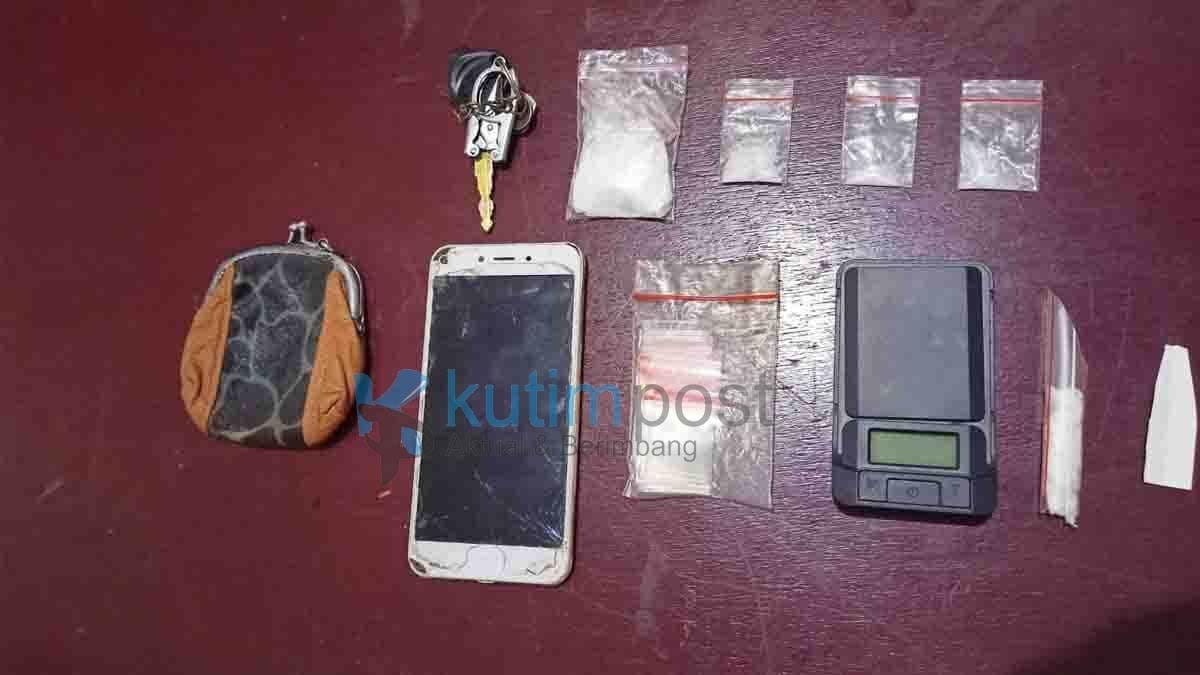 Polsek Muara Wahau Berhasil Amankan 10,86 Gram Diduga Sabu Polsek Muara Wahau Berhasil Amankan 10,86 Gram Diduga Sabu