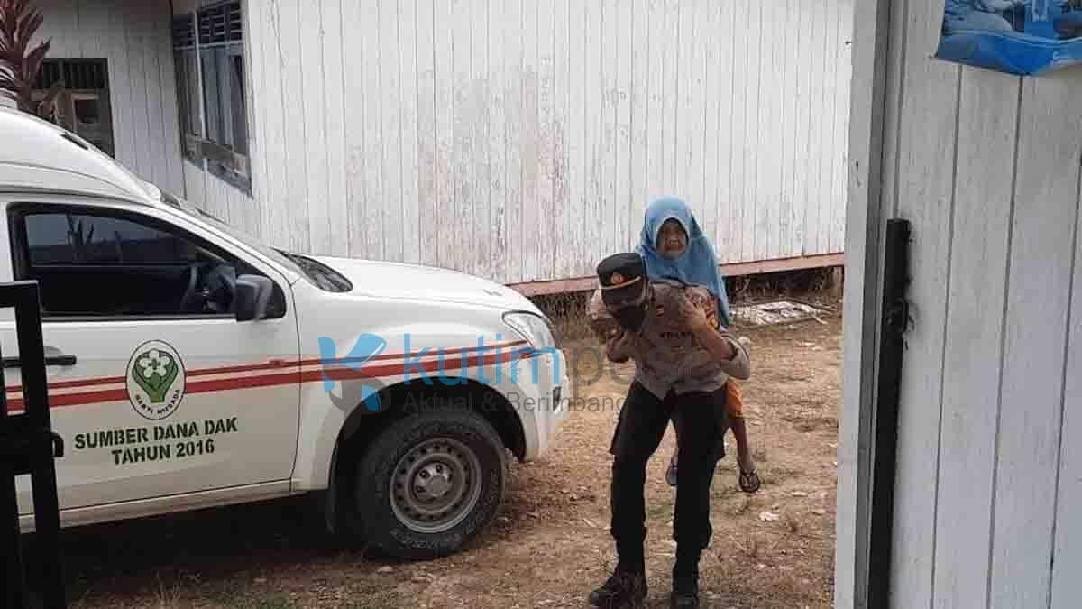 Program Si Jempol, Kapolsek Kongbeng Gendong Lansia Kapolsek Kongbeng Gendong