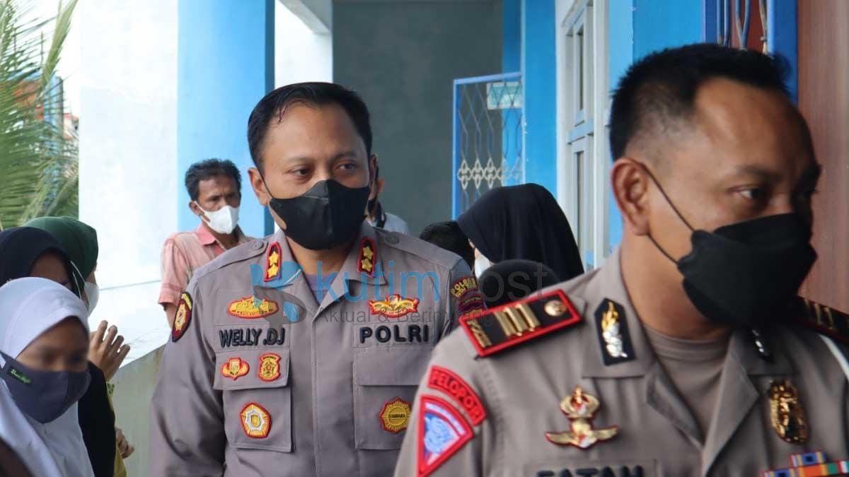AKBP Welly Djatmoko Tinjau Langsung Vaksin di SDN 007 Sangatta Utara AKBP Welly Djatmoko Tinjau Langsung Vaksin di SDN 007 Sangatta Utara