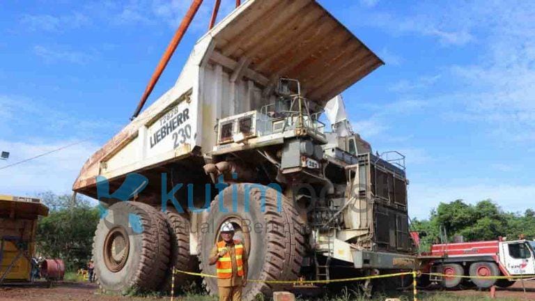 Liebherr T282B Berhasil Dipindahkan ke Bukit Pandang » Kutim Post