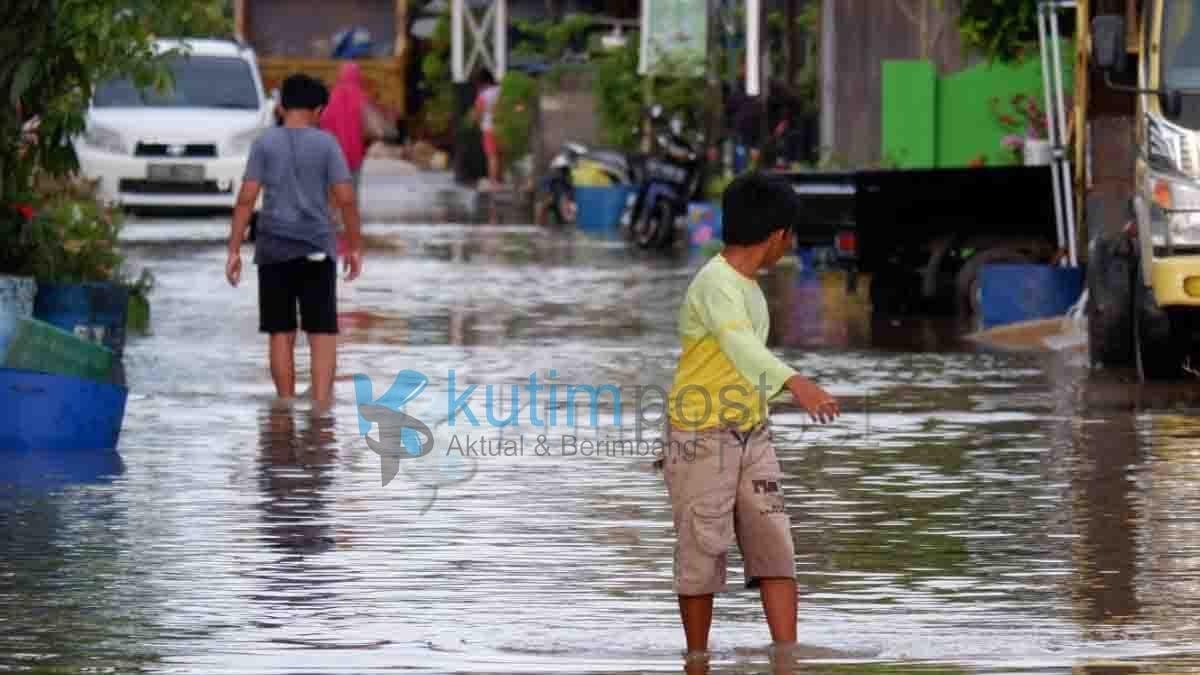 Debit Air Meningkat, Sebagian Warga Musholla Dalam Mengungsi Debit Air Meningkat, Sebagian Warga Musholla Dalam Mengungsi